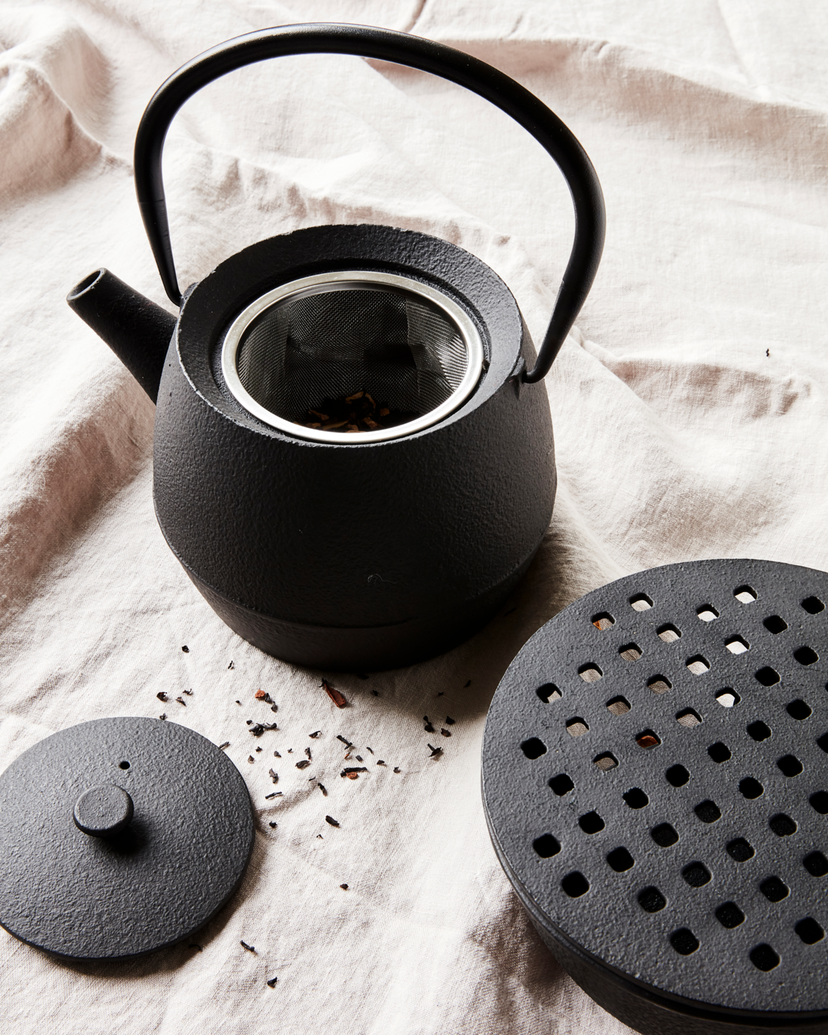 Nicolas Vahé Tekande Cast